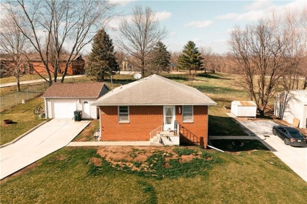 Picture of Home For Sale in Martensdale, Iowa, United States