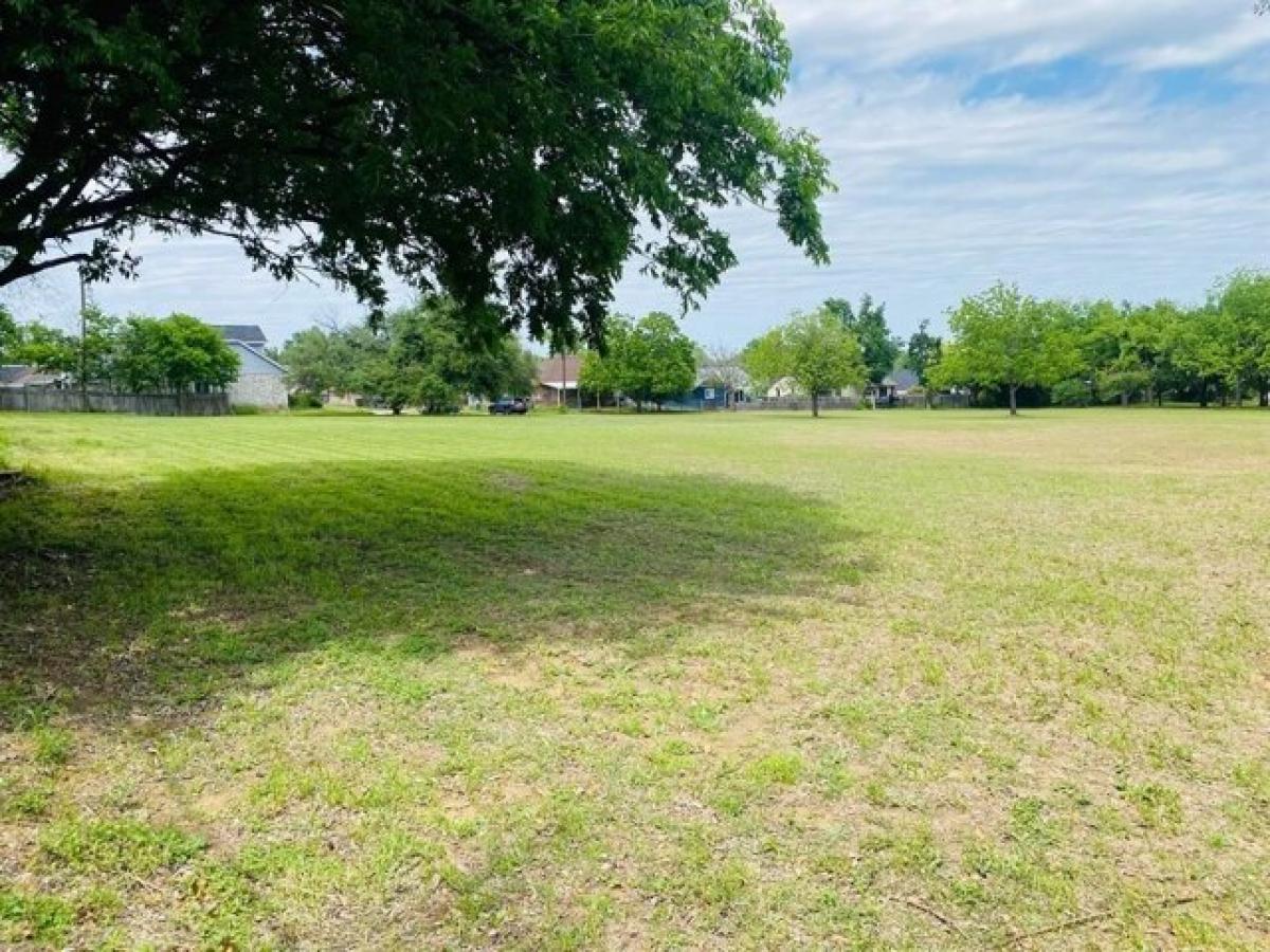 Picture of Residential Land For Sale in Round Rock, Texas, United States