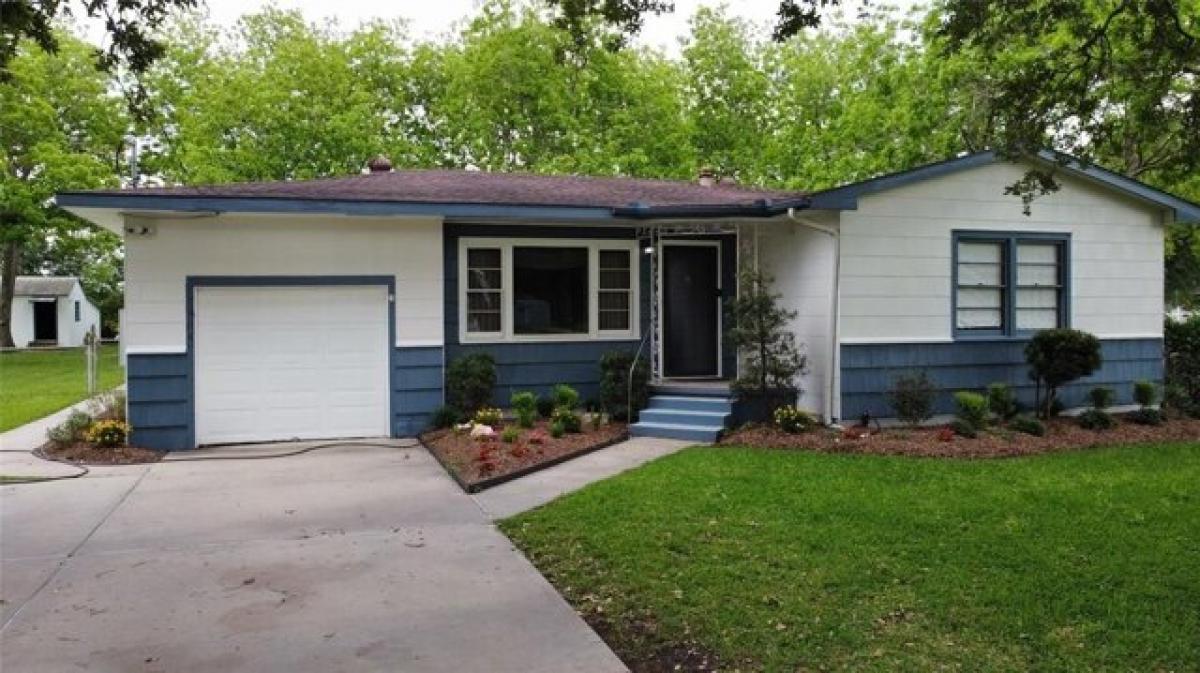 Picture of Home For Sale in Hitchcock, Texas, United States