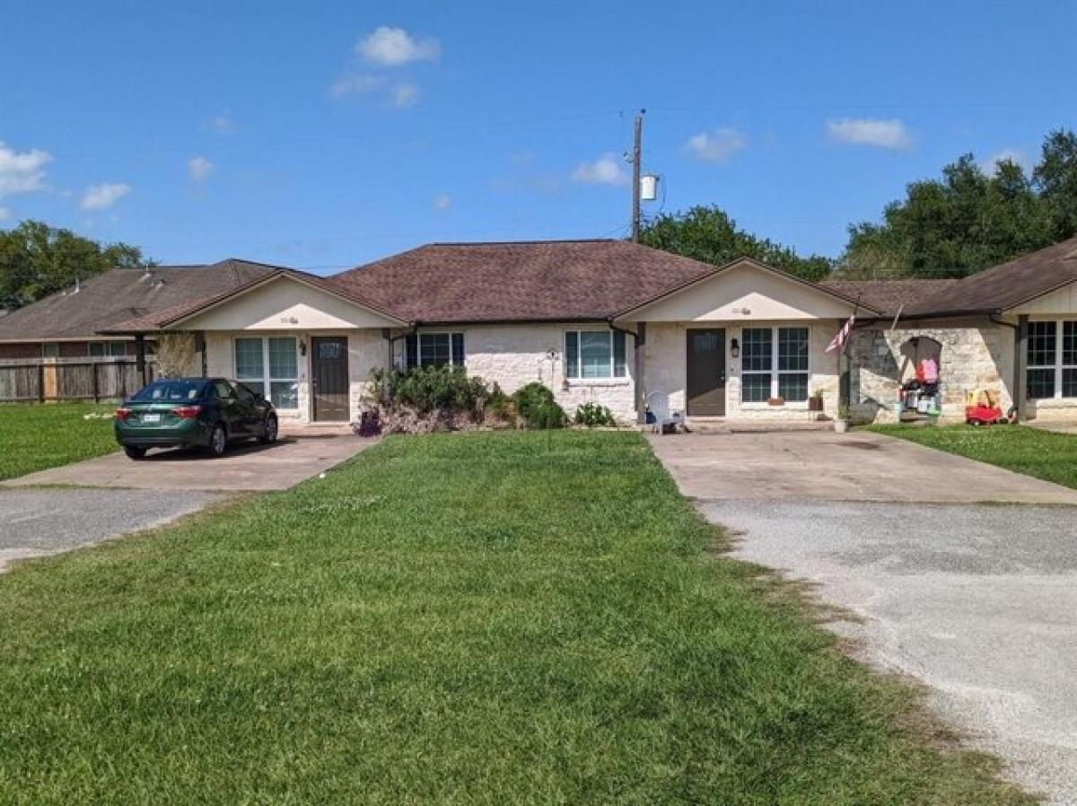 Picture of Home For Sale in Danbury, Texas, United States