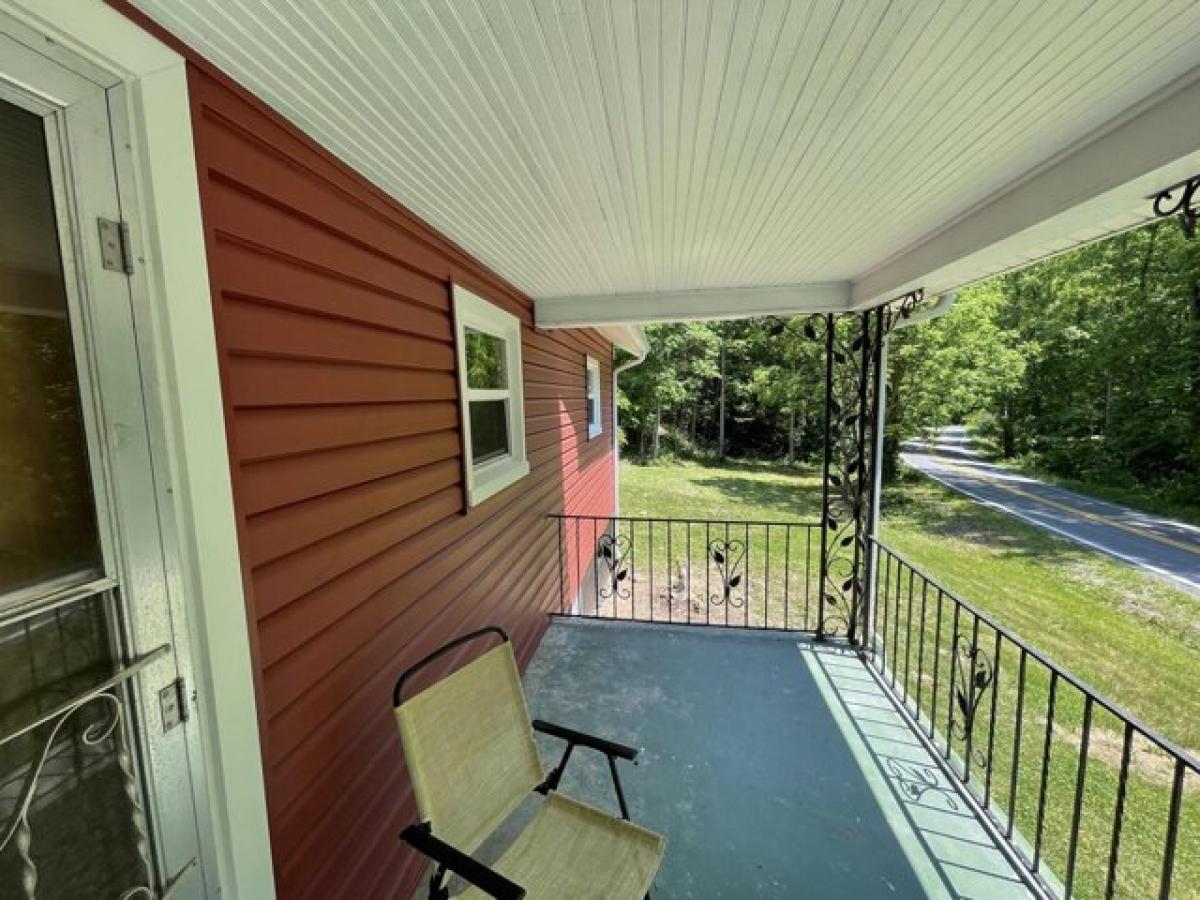 Picture of Home For Sale in Caldwell, West Virginia, United States