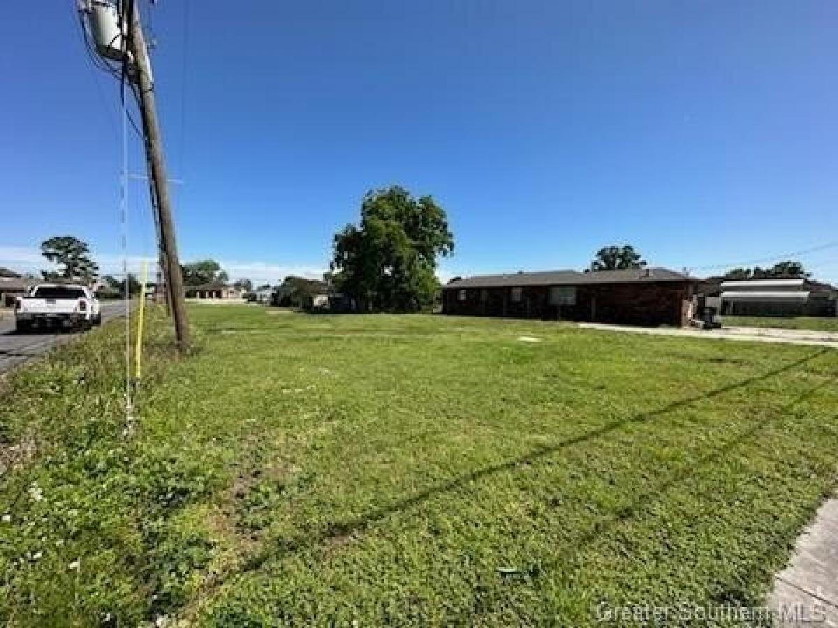 Picture of Residential Land For Sale in Chalmette, Louisiana, United States