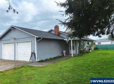 Home For Sale in Lebanon, Oregon