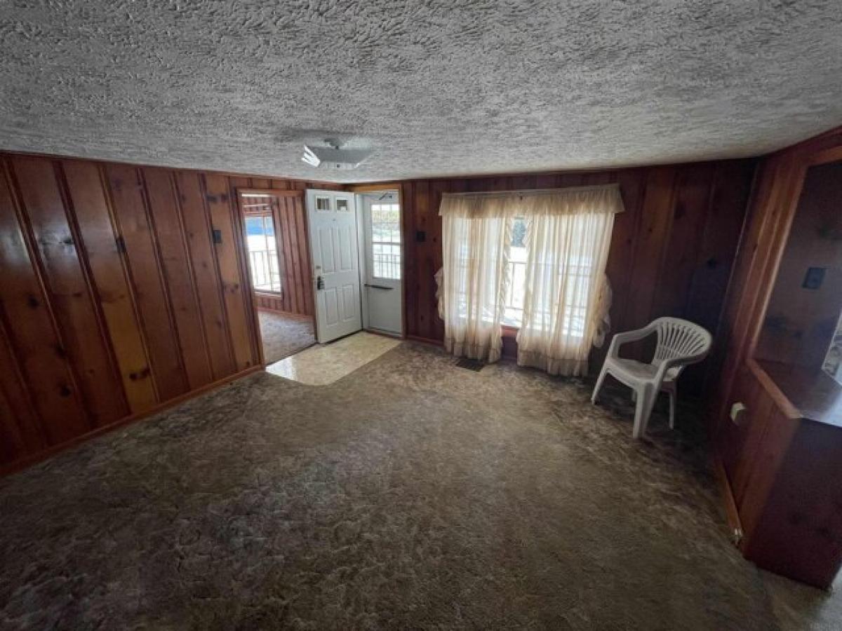 Picture of Home For Sale in Heltonville, Indiana, United States