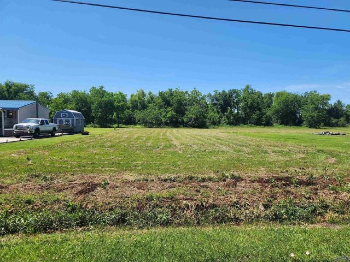 Picture of Residential Land For Sale in Raceland, Louisiana, United States