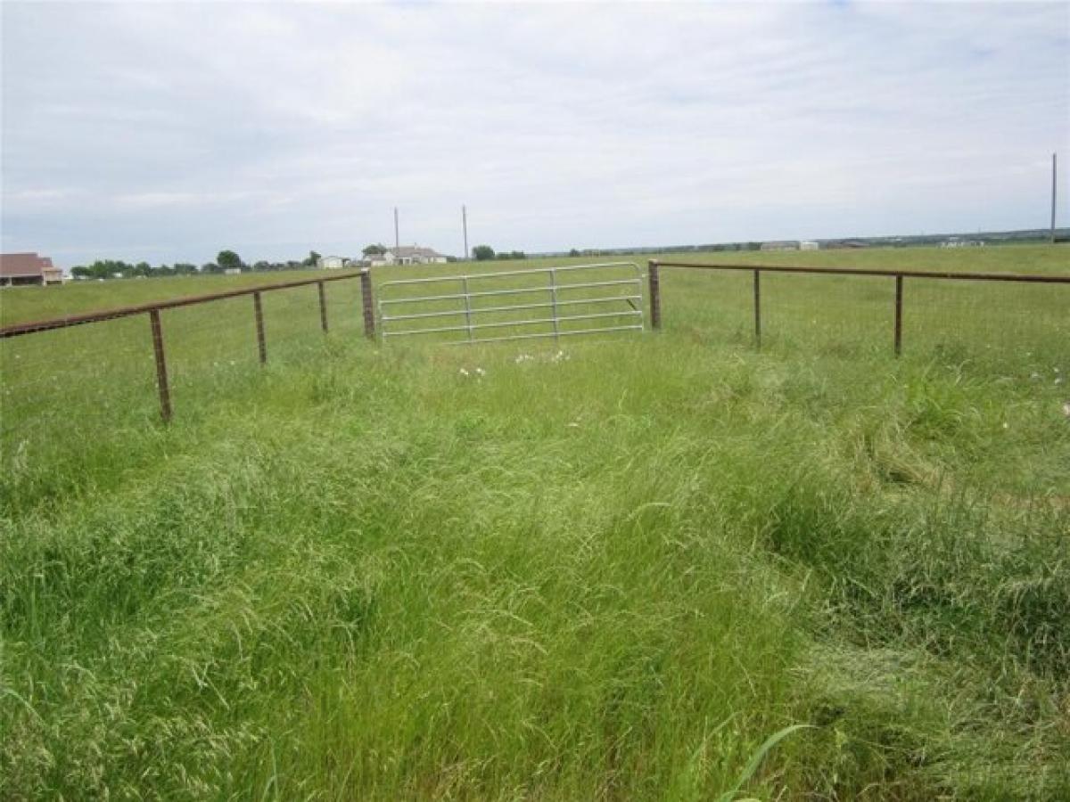 Picture of Residential Land For Sale in Coupland, Texas, United States