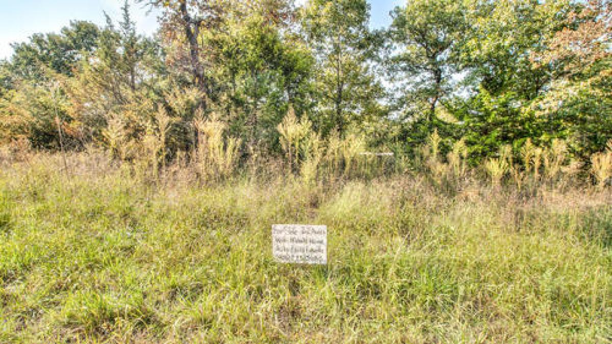 Picture of Residential Land For Sale in Newalla, Oklahoma, United States