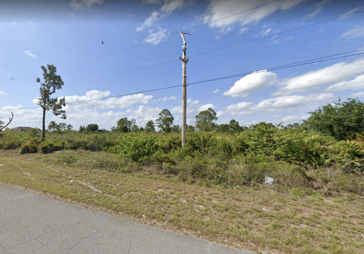 Picture of Residential Land For Sale in Lehigh Acres, Florida, United States