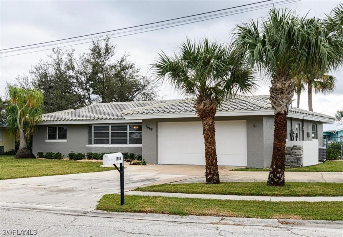 Picture of Home For Sale in North Fort Myers, Florida, United States