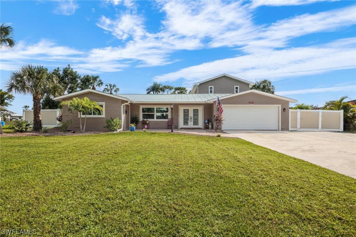 Picture of Home For Sale in North Fort Myers, Florida, United States