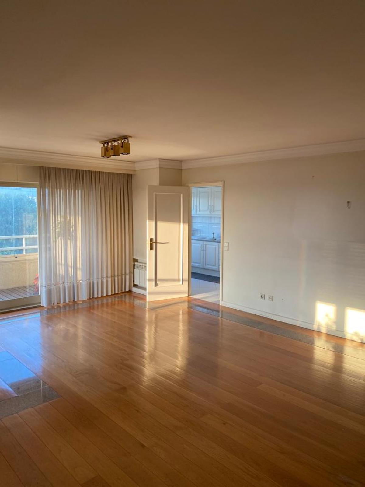 Picture of Condo For Sale in Vila Nova de Gaia, Porto District, Portugal