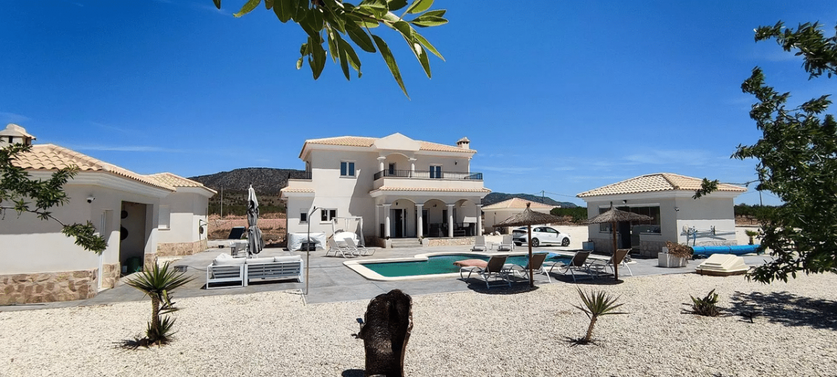 Picture of Villa For Sale in Pinoso, Alicante, Spain