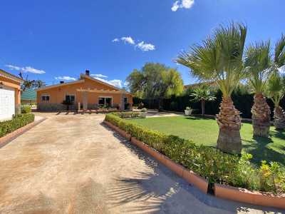 Villa For Sale in Novelda, Spain