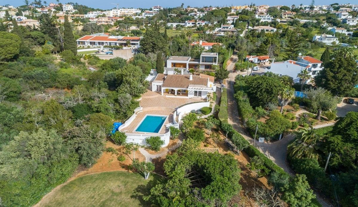 Picture of Villa For Sale in Praia Da Luz, Algarve, Portugal