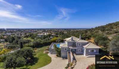 Villa For Sale in Loule, Portugal