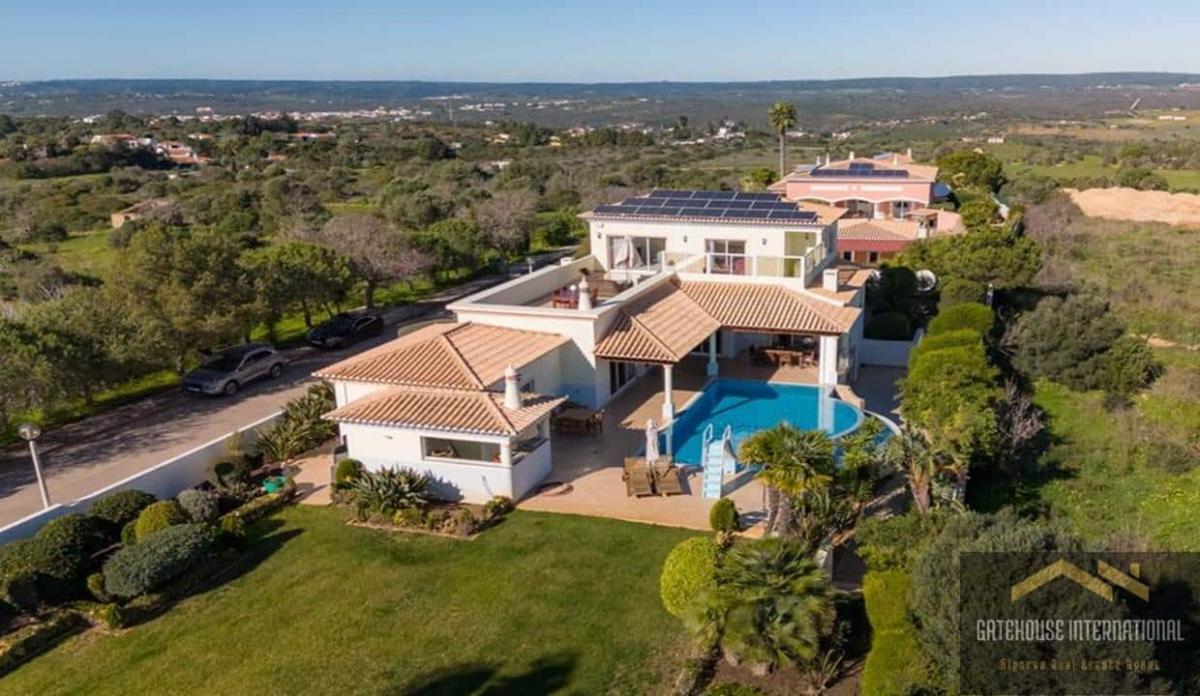 Picture of Villa For Sale in Praia Da Luz, Algarve, Portugal