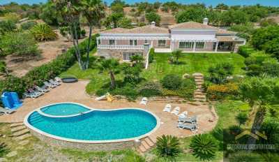 Villa For Sale in Moncarapacho, Portugal