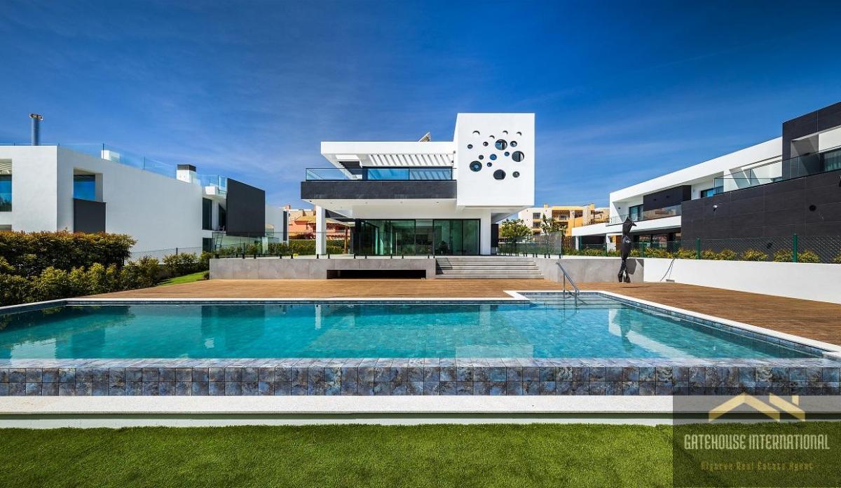 Picture of Villa For Sale in Vilamoura, Algarve, Portugal