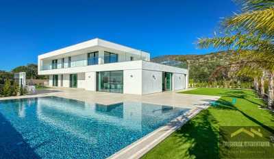 Villa For Sale in Loule, Portugal