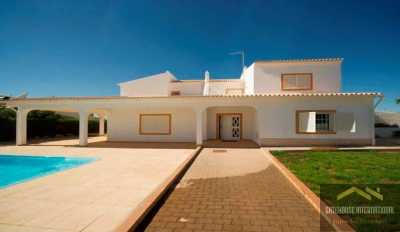 Villa For Sale in Albufeira, Portugal