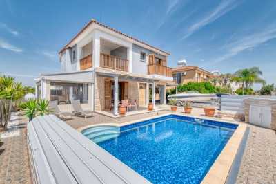 Villa For Sale in 