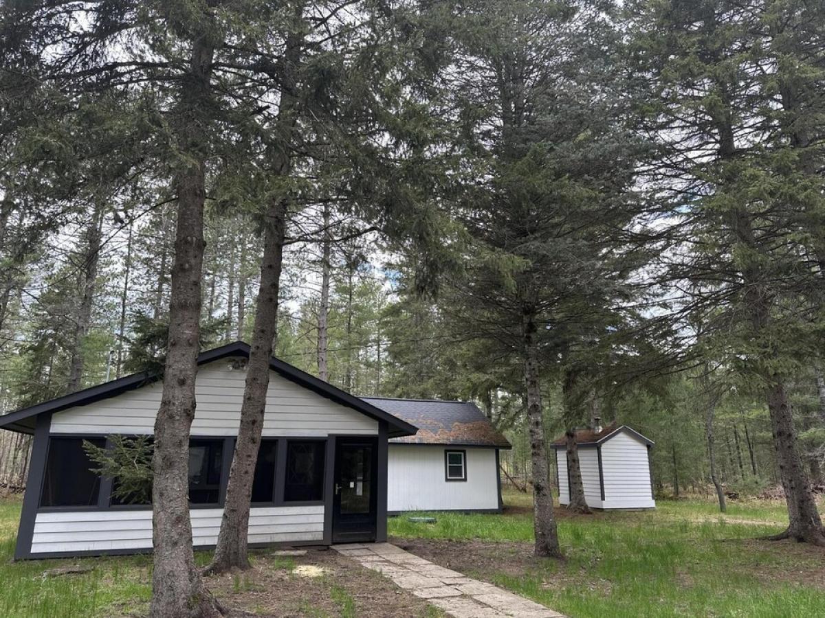 Picture of Home For Sale in Vanderbilt, Michigan, United States