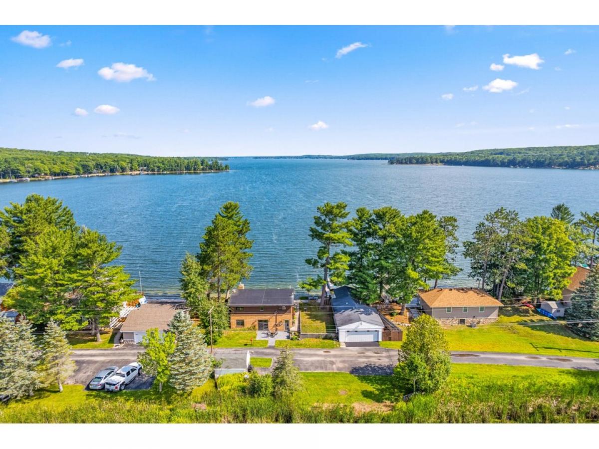 Picture of Home For Sale in Gaylord, Michigan, United States