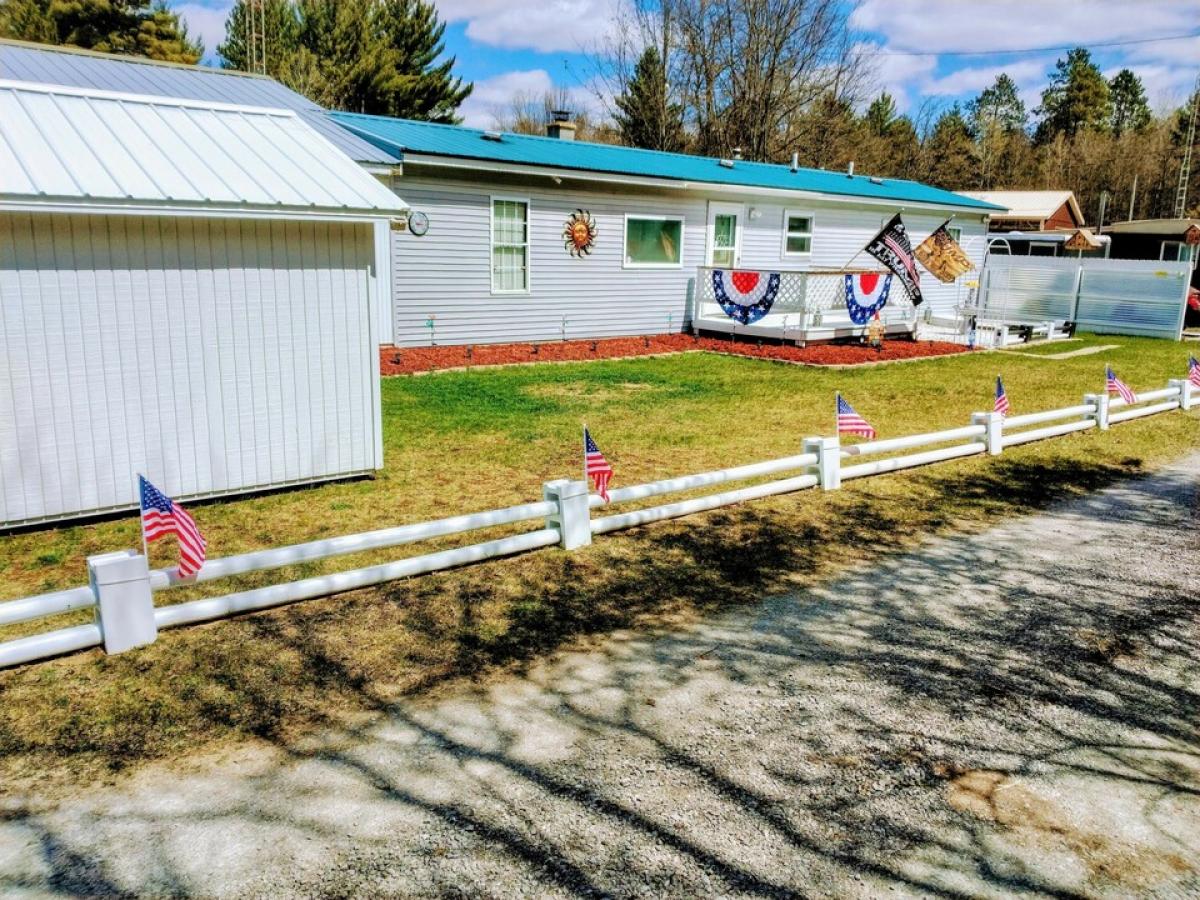 Picture of Home For Sale in Luzerne, Michigan, United States