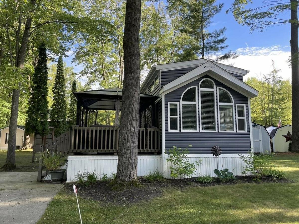 Picture of Home For Sale in Houghton Lake, Michigan, United States