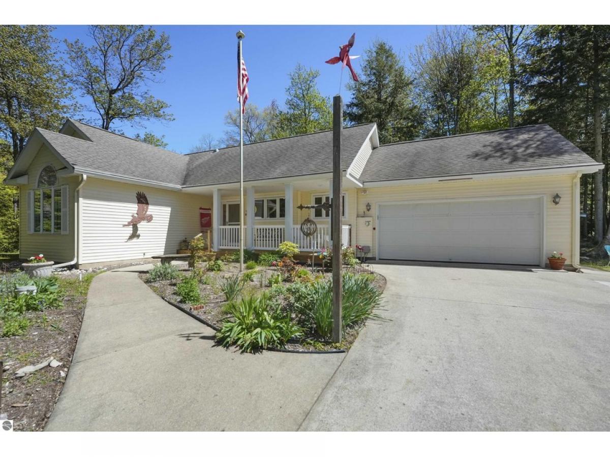 Picture of Home For Sale in Elk Rapids, Michigan, United States