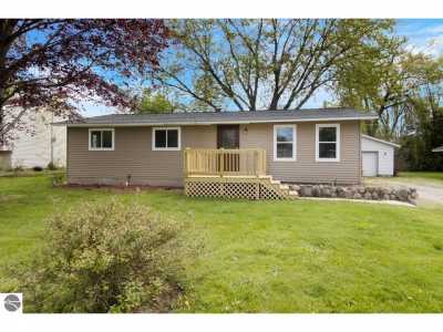 Home For Sale in Elk Rapids, Michigan