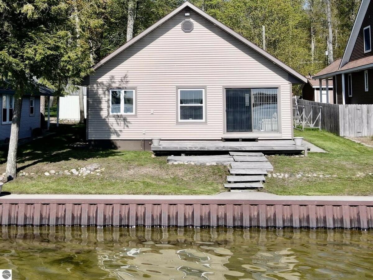 Picture of Home For Sale in Kalkaska, Michigan, United States