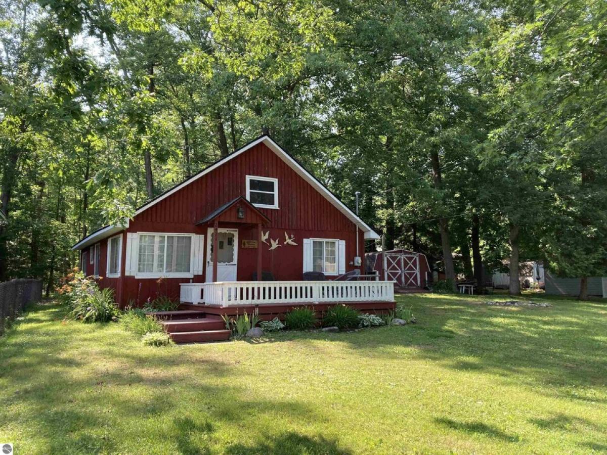 Picture of Home For Sale in Lupton, Michigan, United States