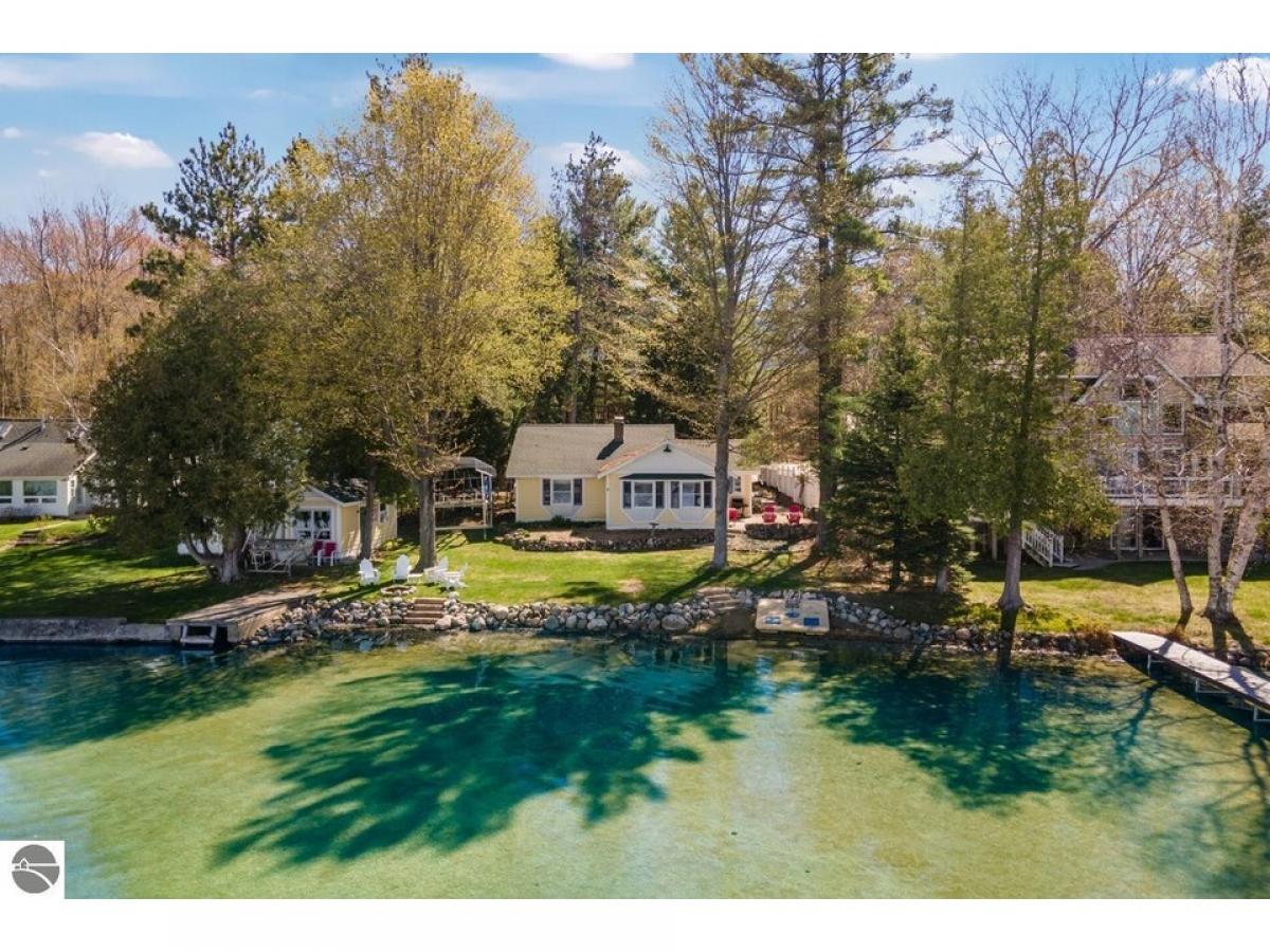 Picture of Home For Sale in Central Lake, Michigan, United States