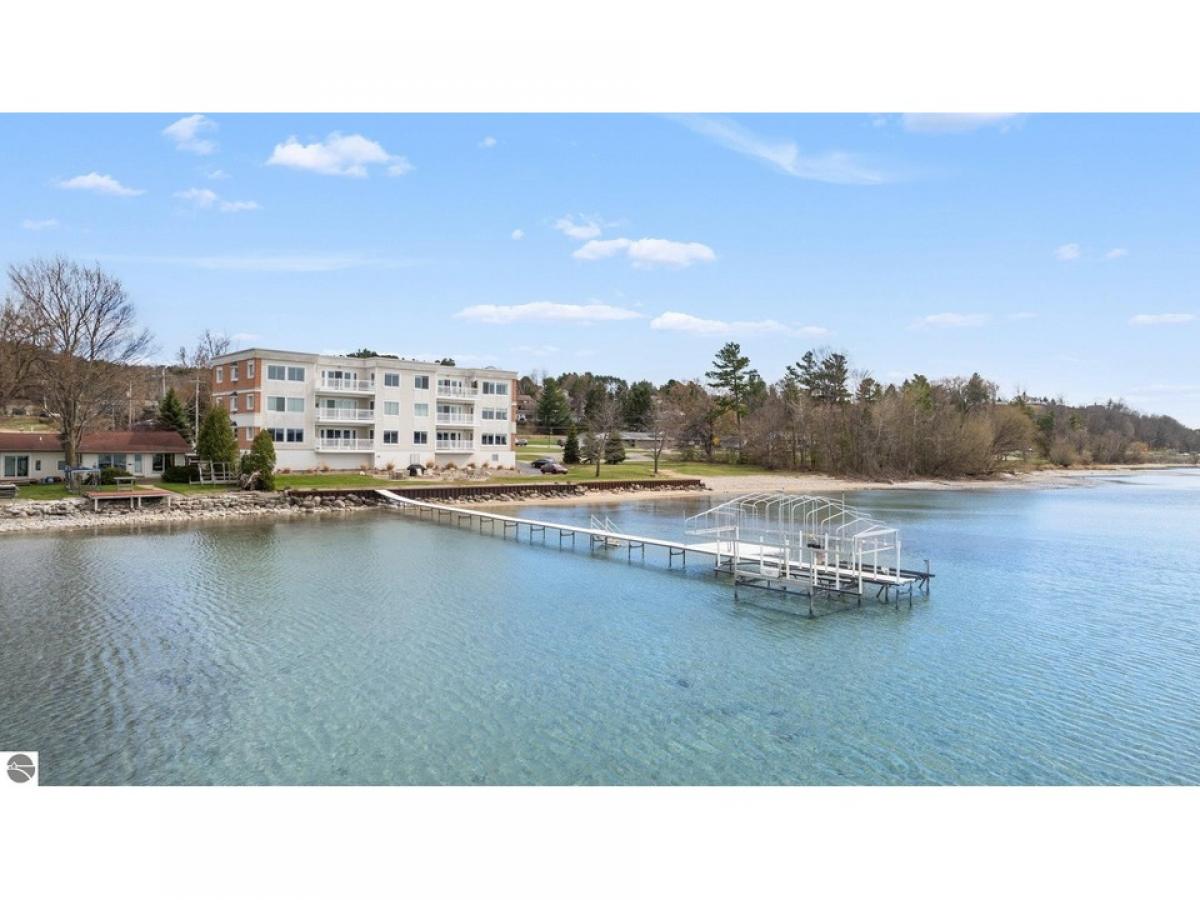 Picture of Home For Sale in Williamsburg, Michigan, United States