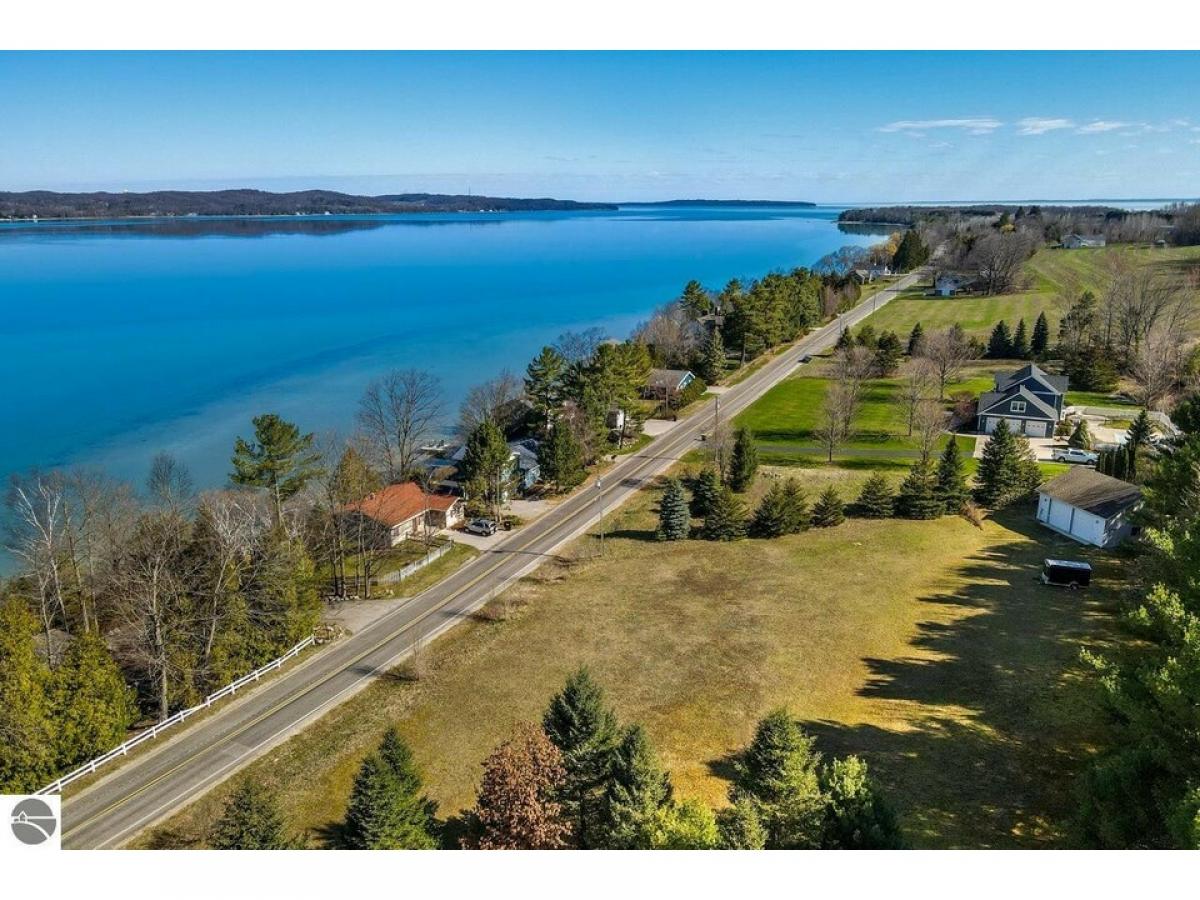 Picture of Residential Land For Sale in Suttons Bay, Michigan, United States