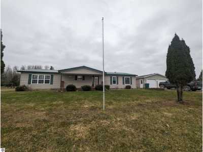 Home For Sale in Sterling, Michigan