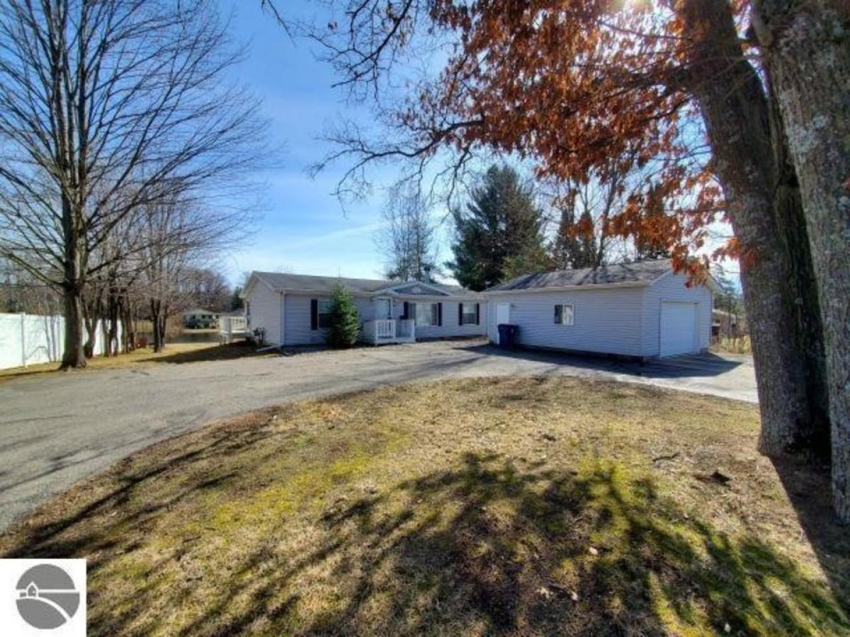 Picture of Home For Sale in West Branch, Michigan, United States