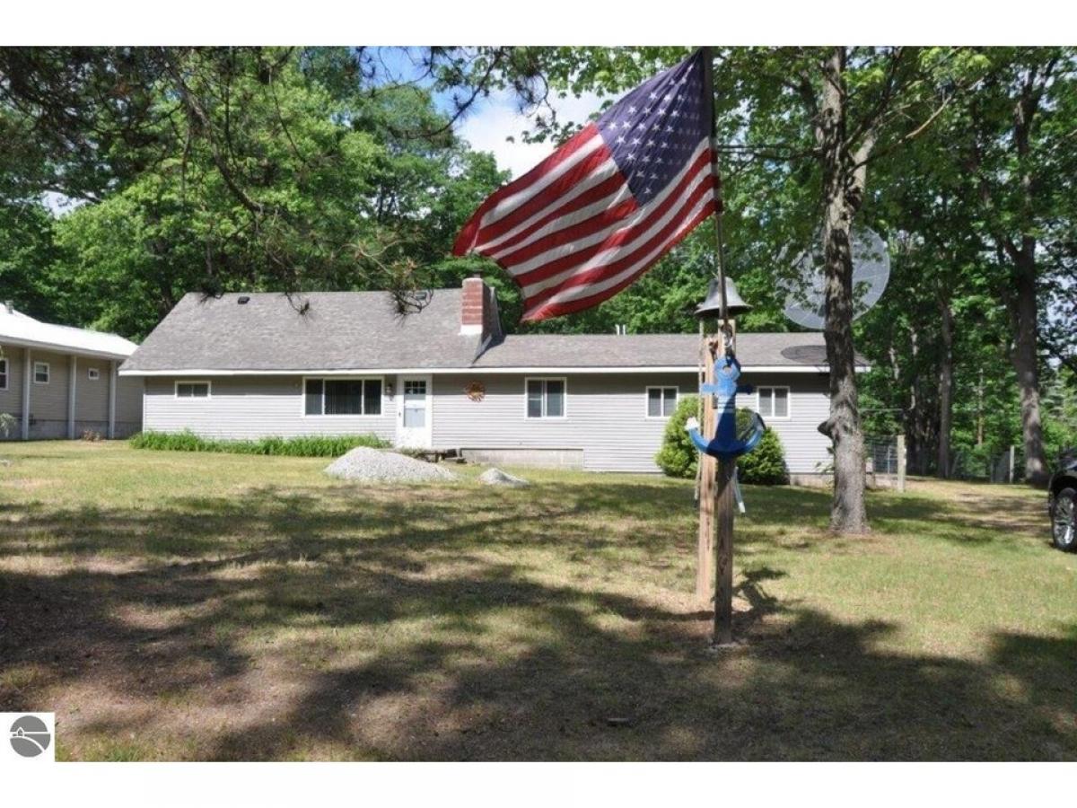 Picture of Home For Sale in Houghton Lake, Michigan, United States