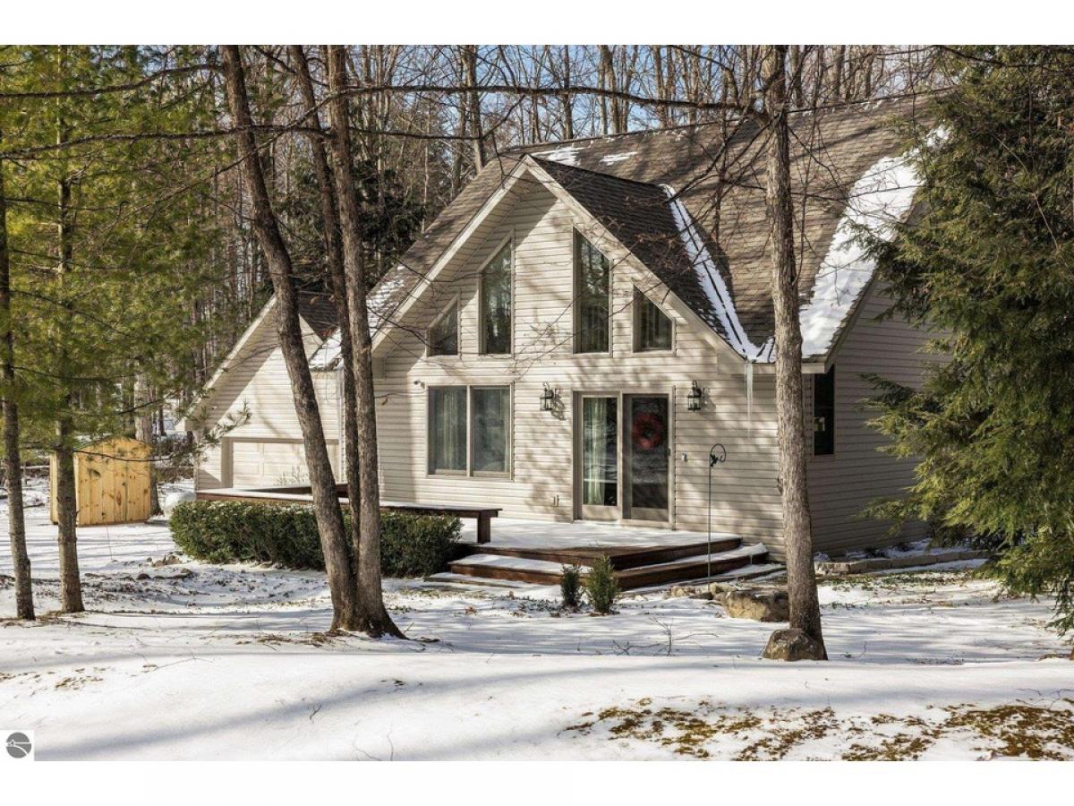 Picture of Home For Sale in Cedar, Michigan, United States
