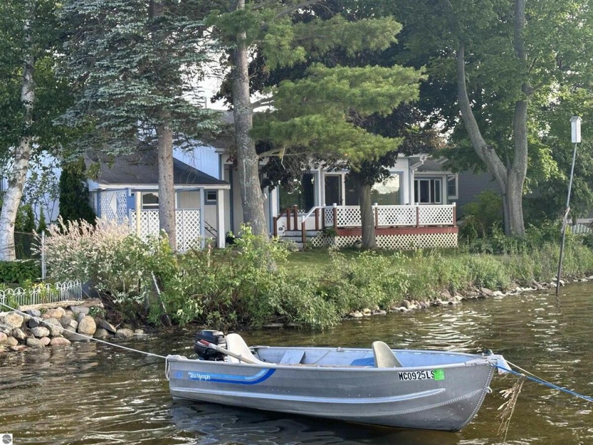 Picture of Home For Sale in Elk Rapids, Michigan, United States