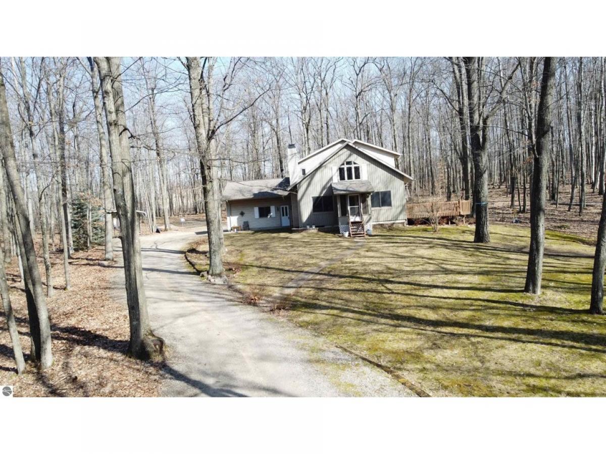 Picture of Home For Sale in West Branch, Michigan, United States