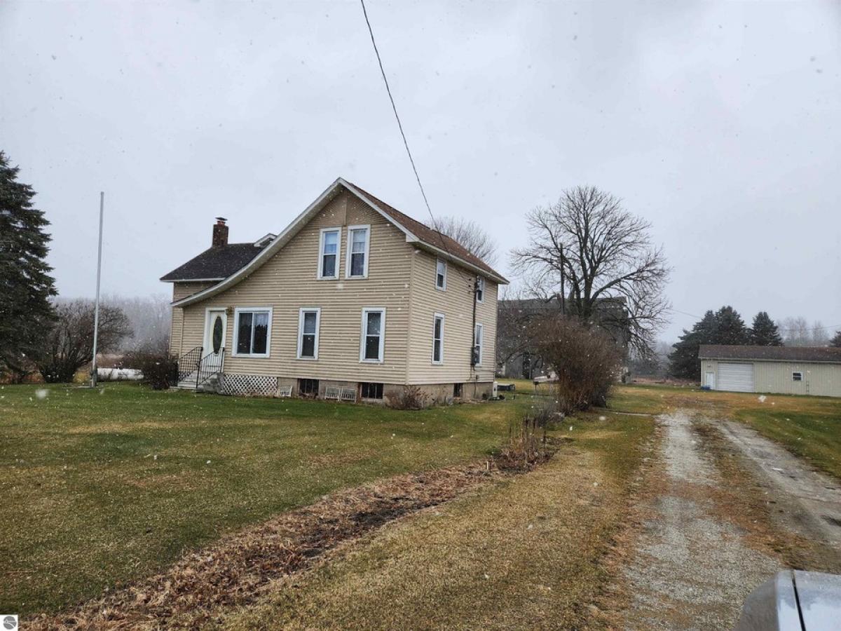 Picture of Home For Sale in Standish, Michigan, United States