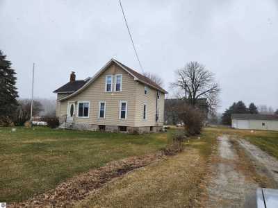 Home For Sale in Standish, Michigan