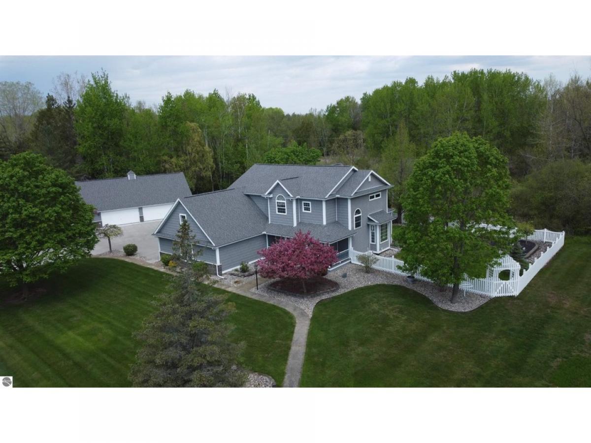 Picture of Home For Sale in West Branch, Michigan, United States