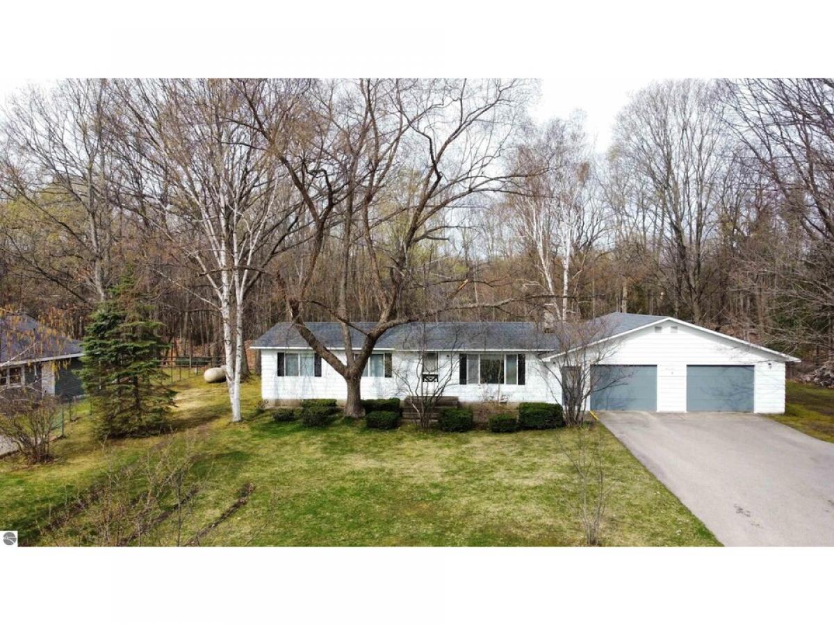 Picture of Home For Sale in Kewadin, Michigan, United States