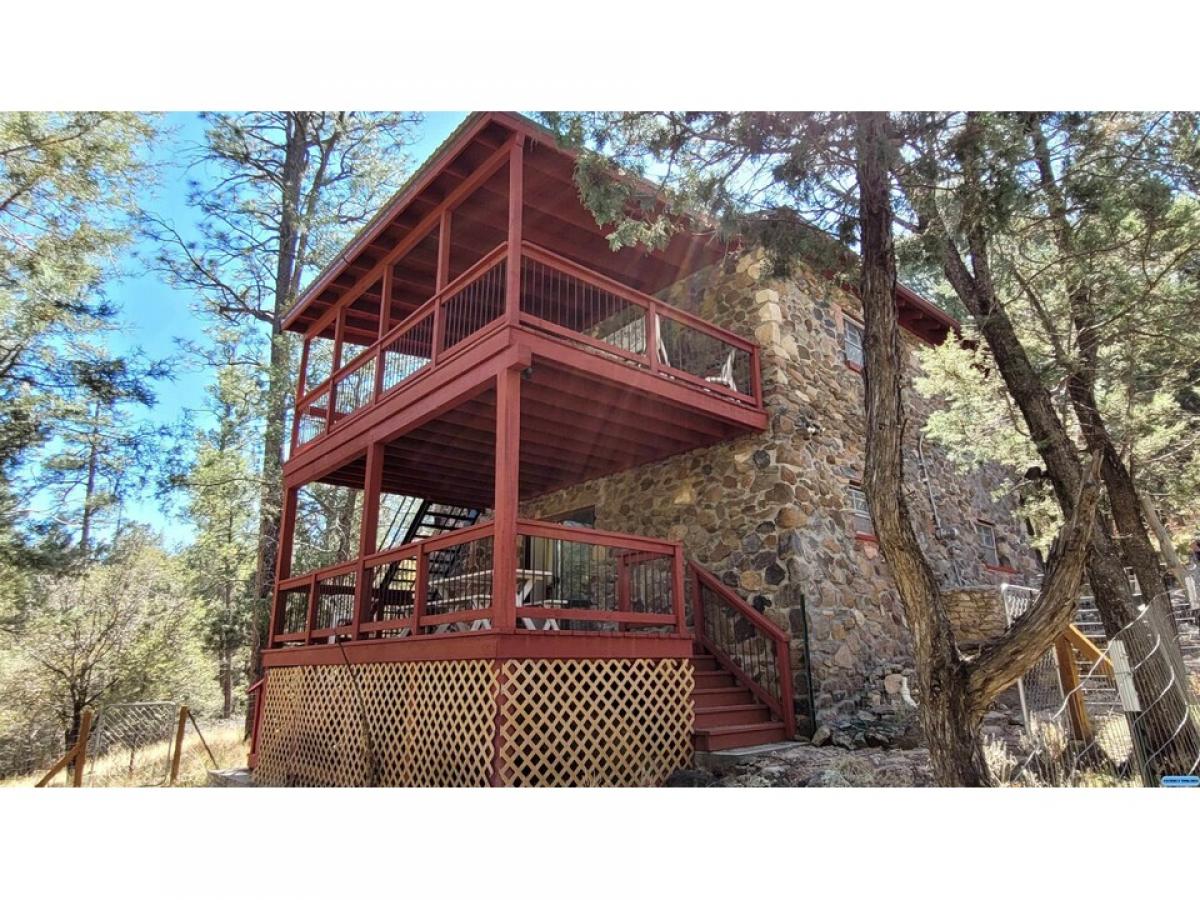 Picture of Home For Sale in Lake Roberts, New Mexico, United States