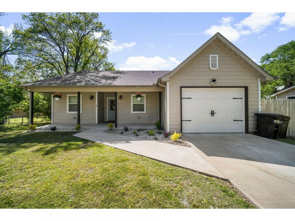 Picture of Home For Sale in Pryor, Oklahoma, United States