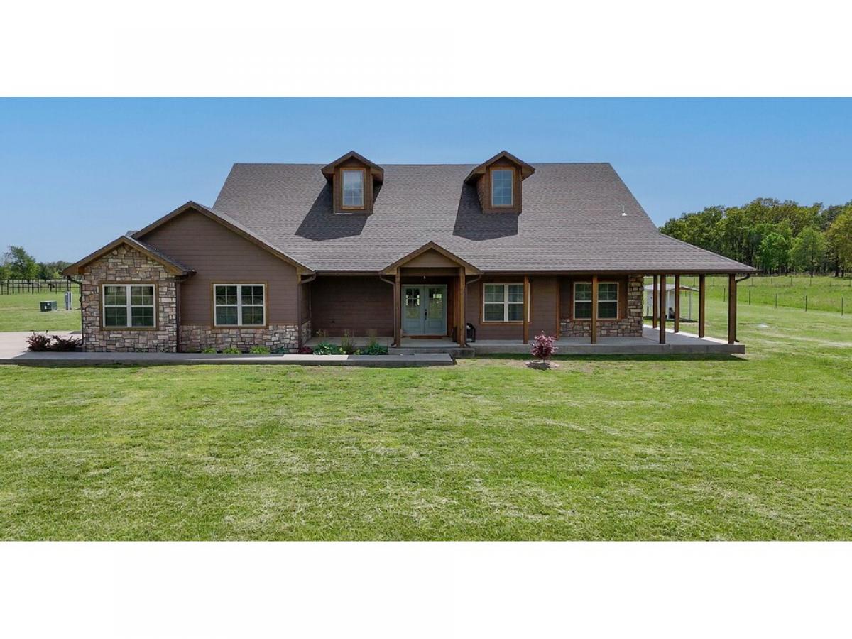 Picture of Home For Sale in Jay, Oklahoma, United States