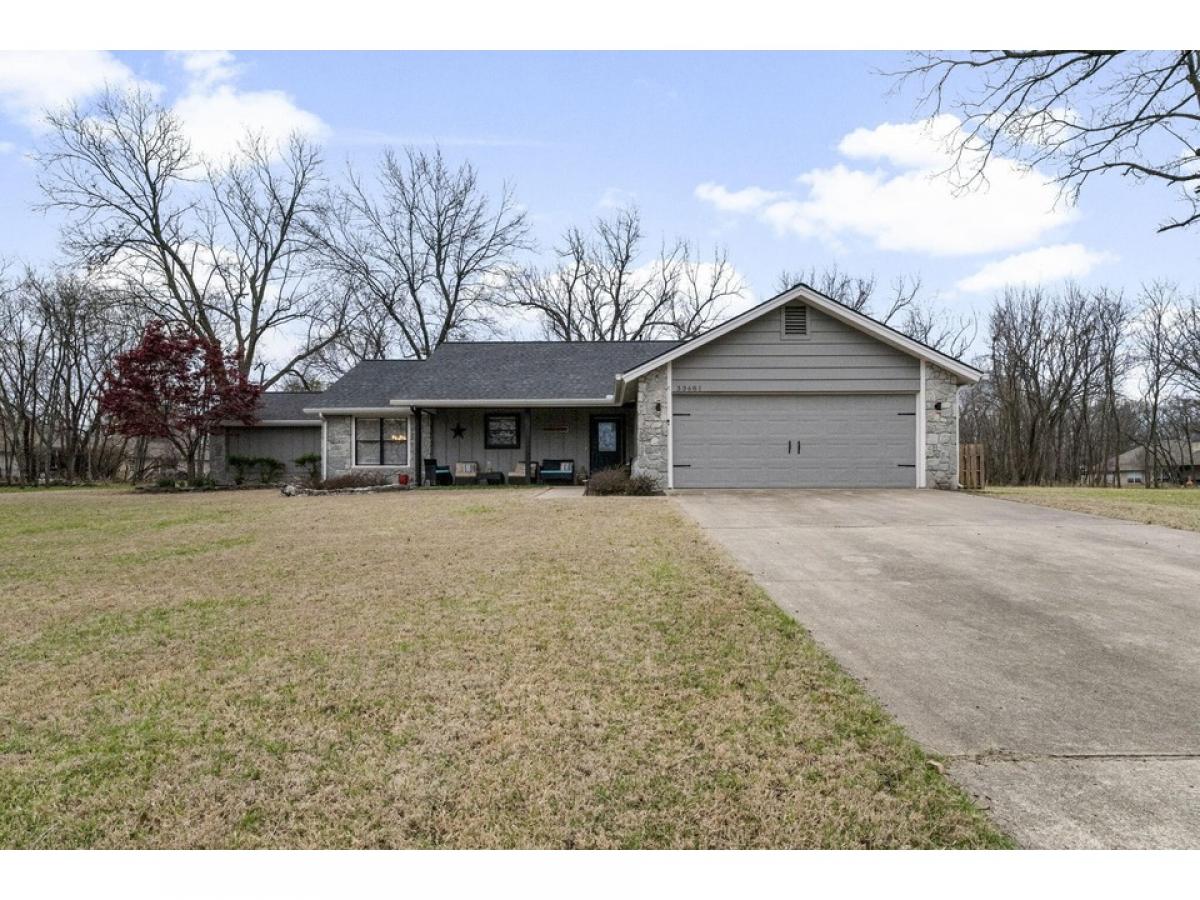 Picture of Home For Sale in Afton, Oklahoma, United States
